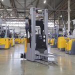 Как сократить простои при обработке паллет на складе роботы-штабелеры